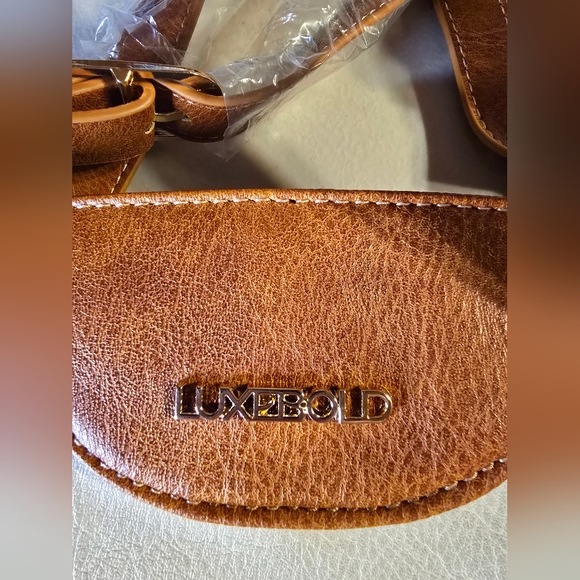 Chic Tan and Cream Tote Bag - Picture 2 of 8